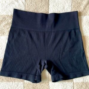Seamless ribbed bike shorts